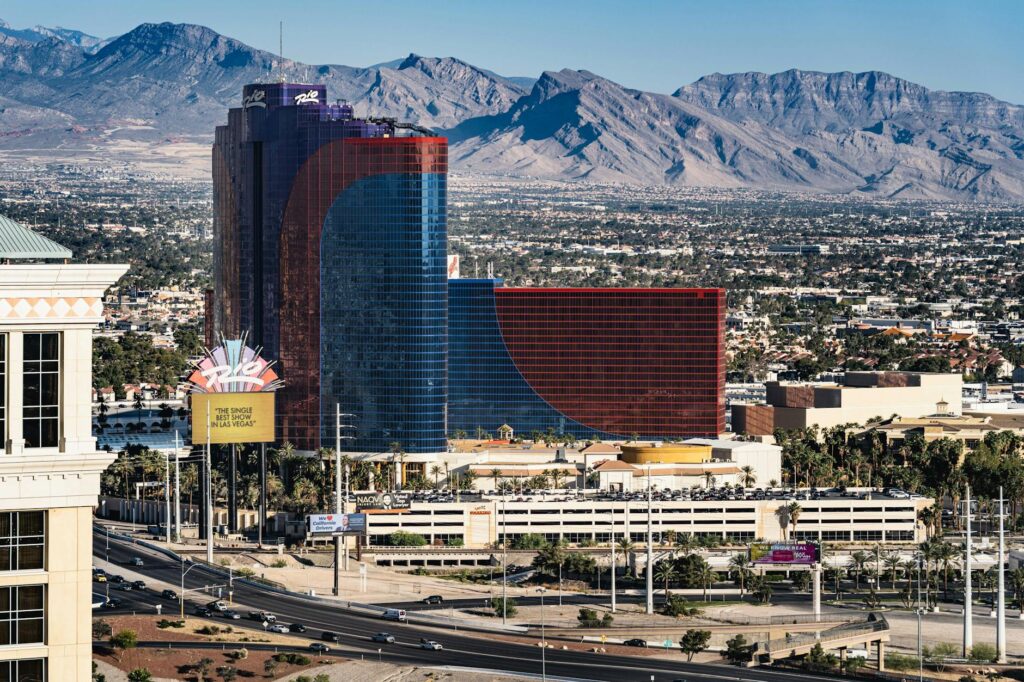 A graphic showing the average towing costs Las Vegas holidays.