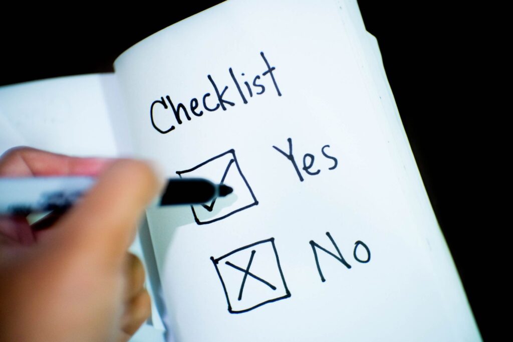 A checklist graphic for what to consider when choosing a towing company. — cheap towing cost Las Vegas