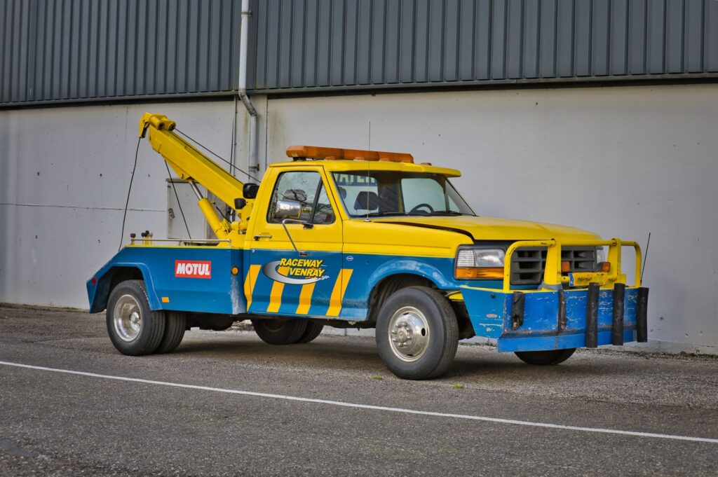 A customer receiving assistance from a towing service on the road — cheap towing companies Las Vegas