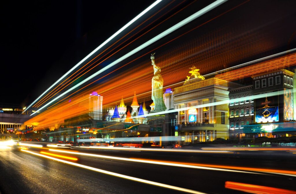 An image of a tow truck on the Las Vegas Strip at night, showcasing the vibrant city lights. — tow truck las vegas strip
