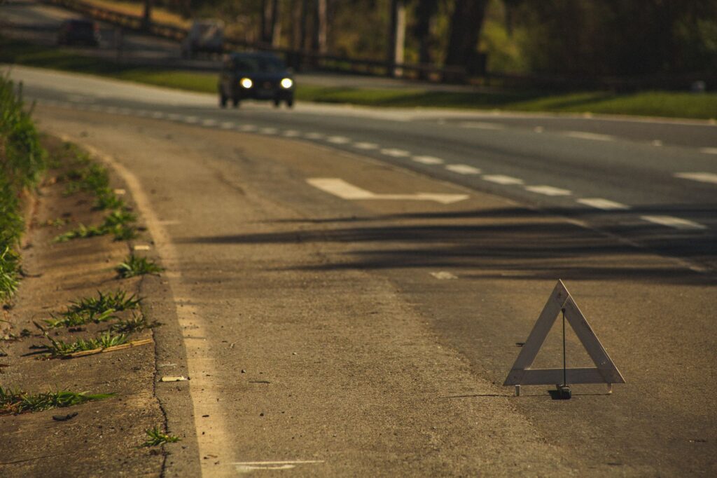 An infographic showing the steps to take during a roadside emergency — emergency towing Las Vegas